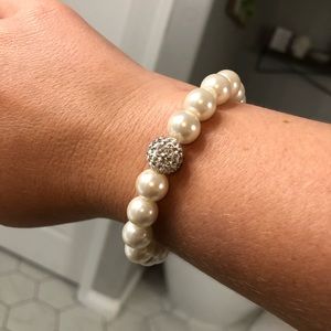 Pearl bracelet with rhinestones